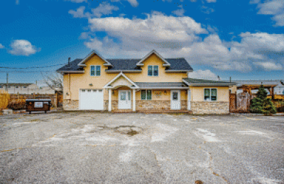 9 Degnon Blvd Bay Shore Investment Property - 4 Offices - 10 Dock Spaces - 4100 Sq Ft 2 story bldg. - 1/4 Acre Lot 